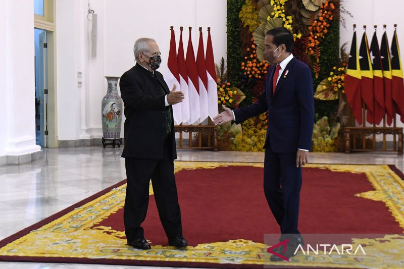 Presiden Joko Widodo (kanan) menerima kunjungan kenegaraan Presiden Timor Leste José Manuel Ramos-Horta di Istana Kepresidenan Bogor, Bogor, Jawa Barat, Selasa (19/7/2022).  ANTARA FOTO/Hafidz Mubarak A/aww.