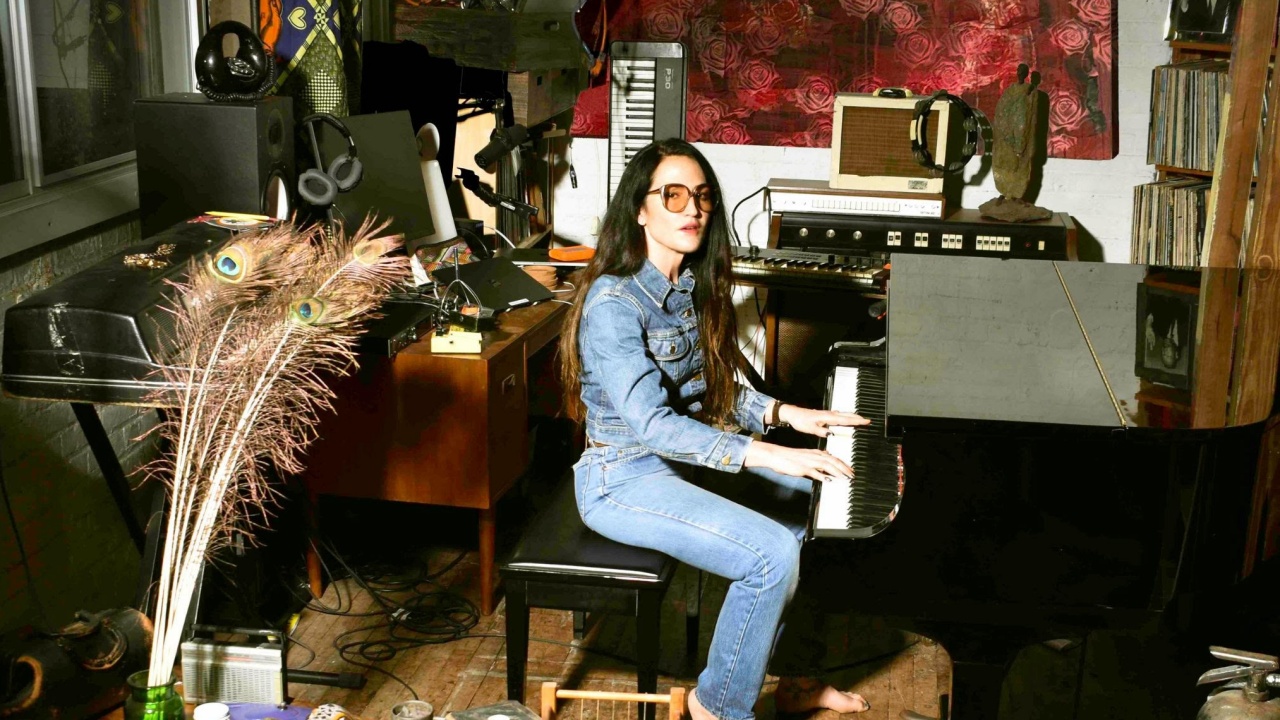 Joan As Police Woman Perkenalkan 'I Defy' Jelang Rilis Album 'Real Life Evolution'