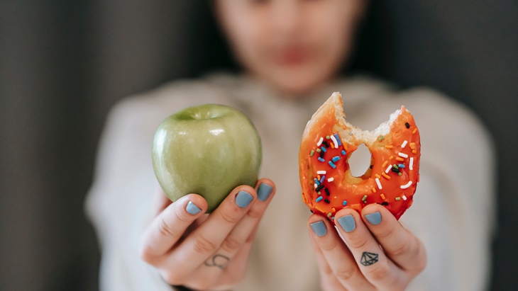 Cara Jitu Agar Tidak Makan Berlebihan saat Mager di Rumah