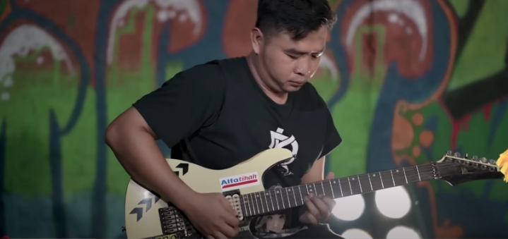 Lirik Lagu GULU PEDOT – Dini Kurnia feat. Mufly Key dan terjemahan