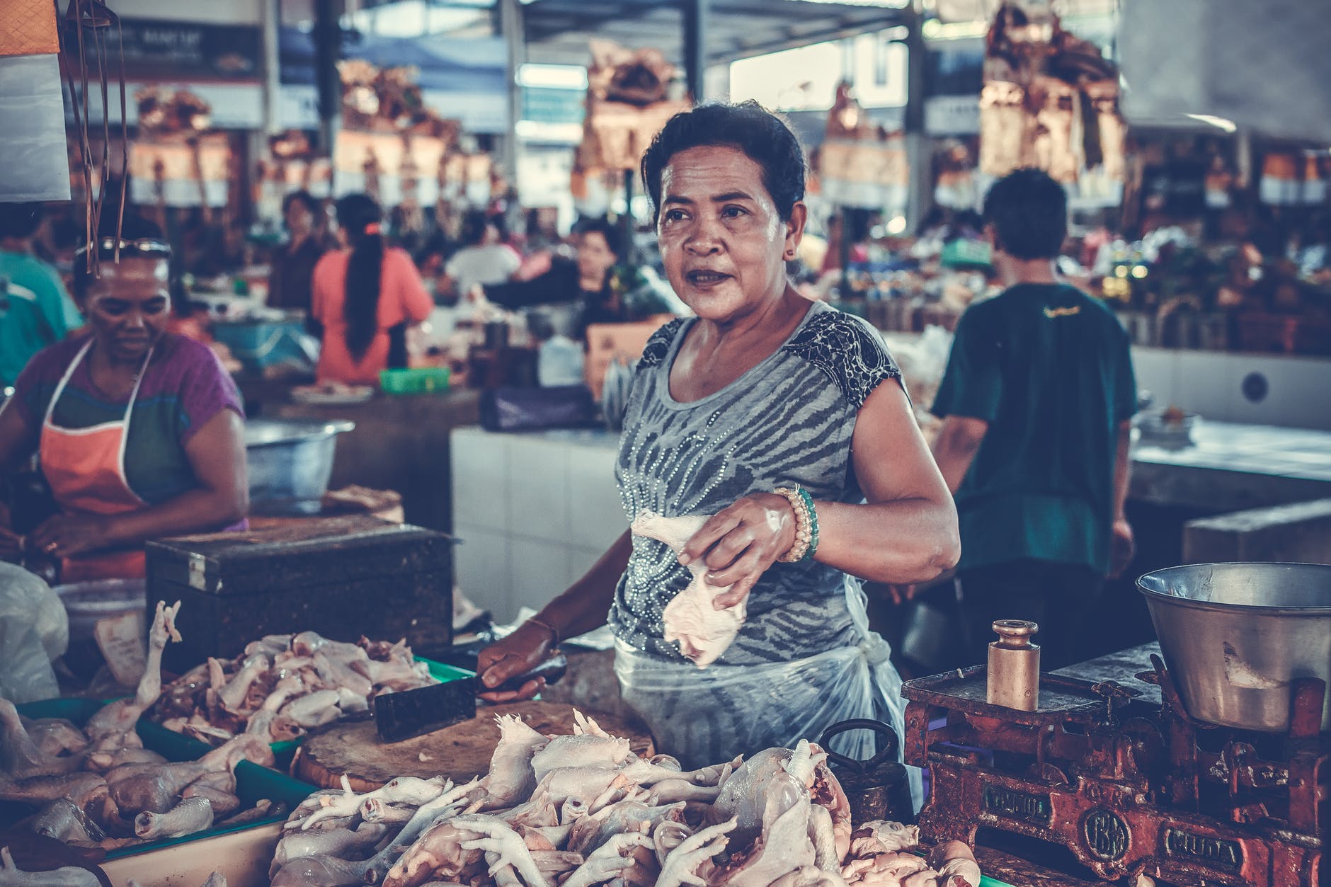 Tips dan Trik Menawar Harga Barang di Tempat Kamu Berlibur