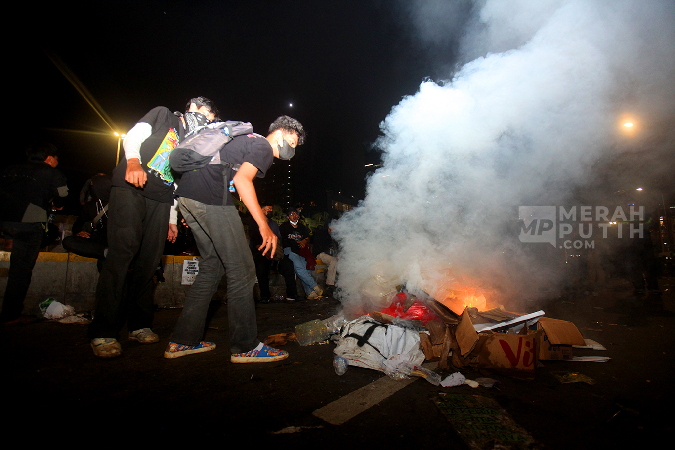 Aksi demo Indonesia Gelap di Patung Kuda, Silang Monas, Jakarta, Jum'at (21/2/2025).