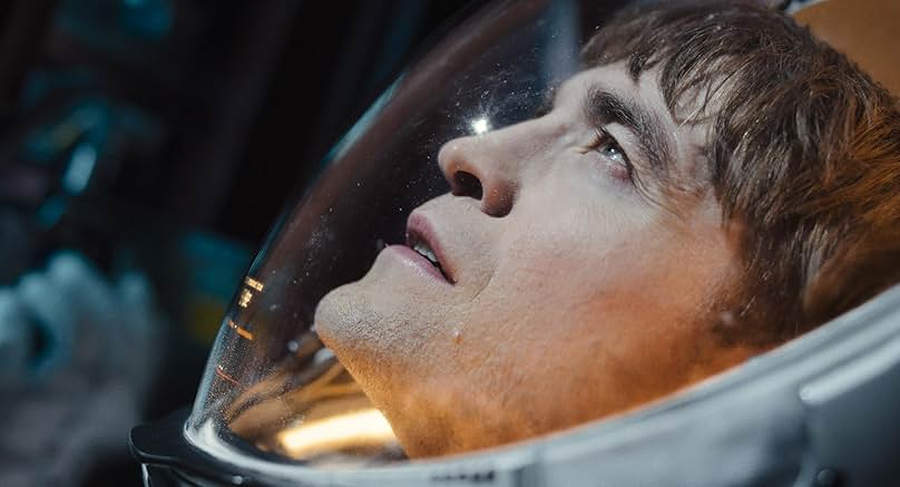 Saat Robert Pattinson Mati 17 Kali di 'Mickey 17', Bong Joon-ho Sebut itu Film Manusiawi