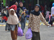 Cerita Lasiyem dan Sony Mendapat Sembako Serta Beasiswa di Desa Terong