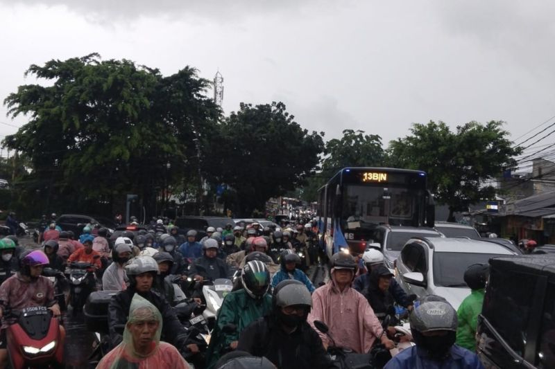 Transjakarta Hentikan Berbagai Rute Imbas Banjir di Jumat Pagi Ini 