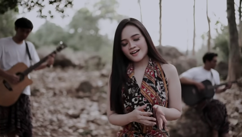 Lirik lagu Asmalibrasi Soegi Bornean