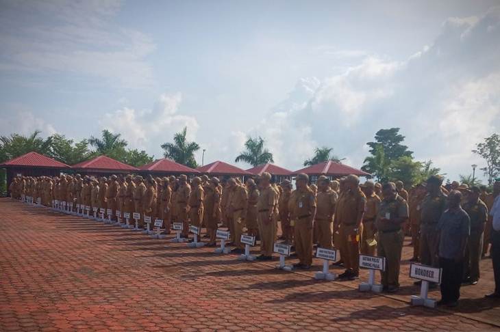 ASN Pemprov Papua Barat pada apel gabungan Senin (2/12/2019) (Antara/Toyiban)