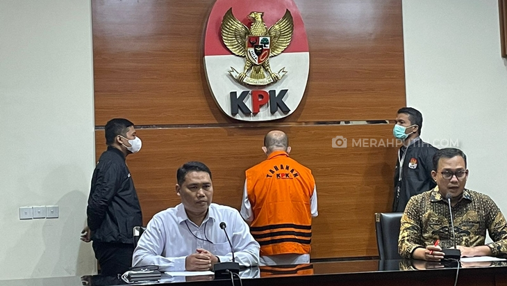 KPK Tahan Pengusaha Penyuap Eks Bupati Bursel
