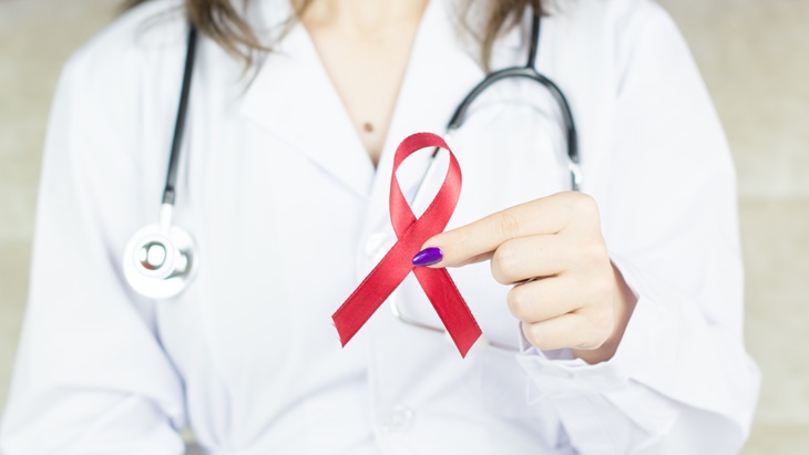 Bidan Punya Peran Penting dalam Mencegah Penularan HIV dari Ibu ke Anak