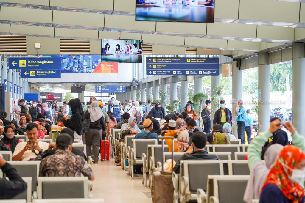 24 Ribu Penumpang Diberangkatkan dari Stasiun Pasar Senen