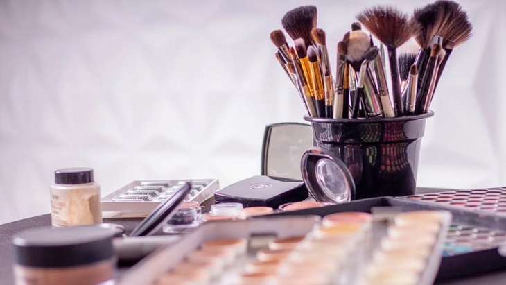 Cantik Maksimal dengan 'Make Up' dan Gaya Rambut Tahun 2020