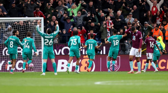 Klasemen Liga Inggris: Liverpool Enggak Goyah di Puncak, Manchester United Makin Terjerembap ke Papan Tengah