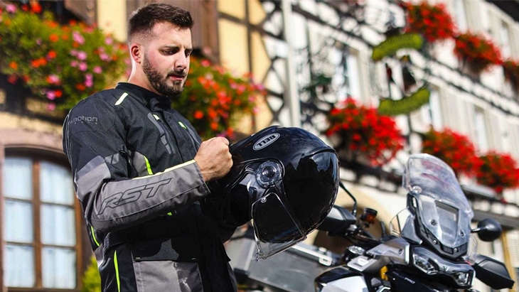 RST Kenalkan Jaket Berkendara dengan Fitur Airbag
