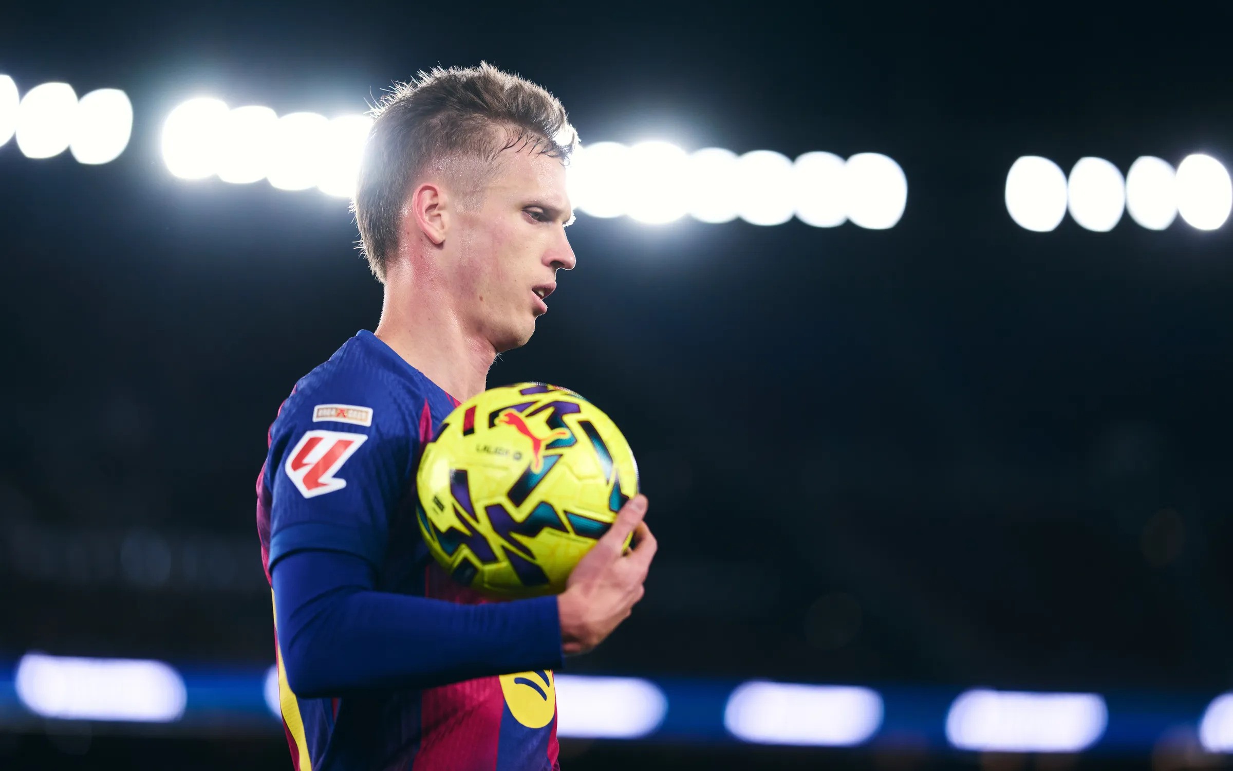 Tumbal Laga Barcelona vs Atletico Madrid: Dani Olmo Cedera Parah, Bisa Absen Lama