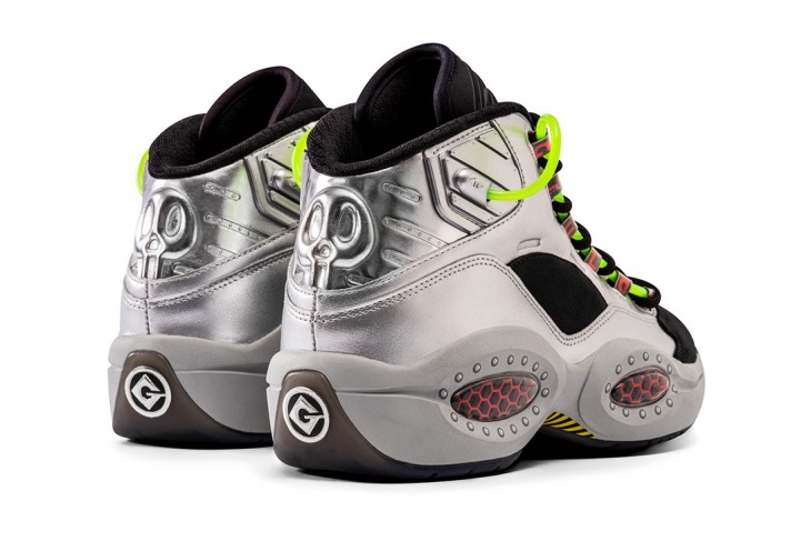 Tampak belakang Question Mid "Gru's Lab" Minions x Reebok. (Foto Hypebeast) .jpg
