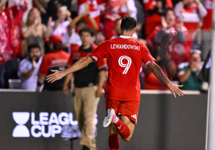 Chicago Fire FC Cukur Santos Laguna di Leagues Cup 2026, Lewandowski Cetak Gol Telat