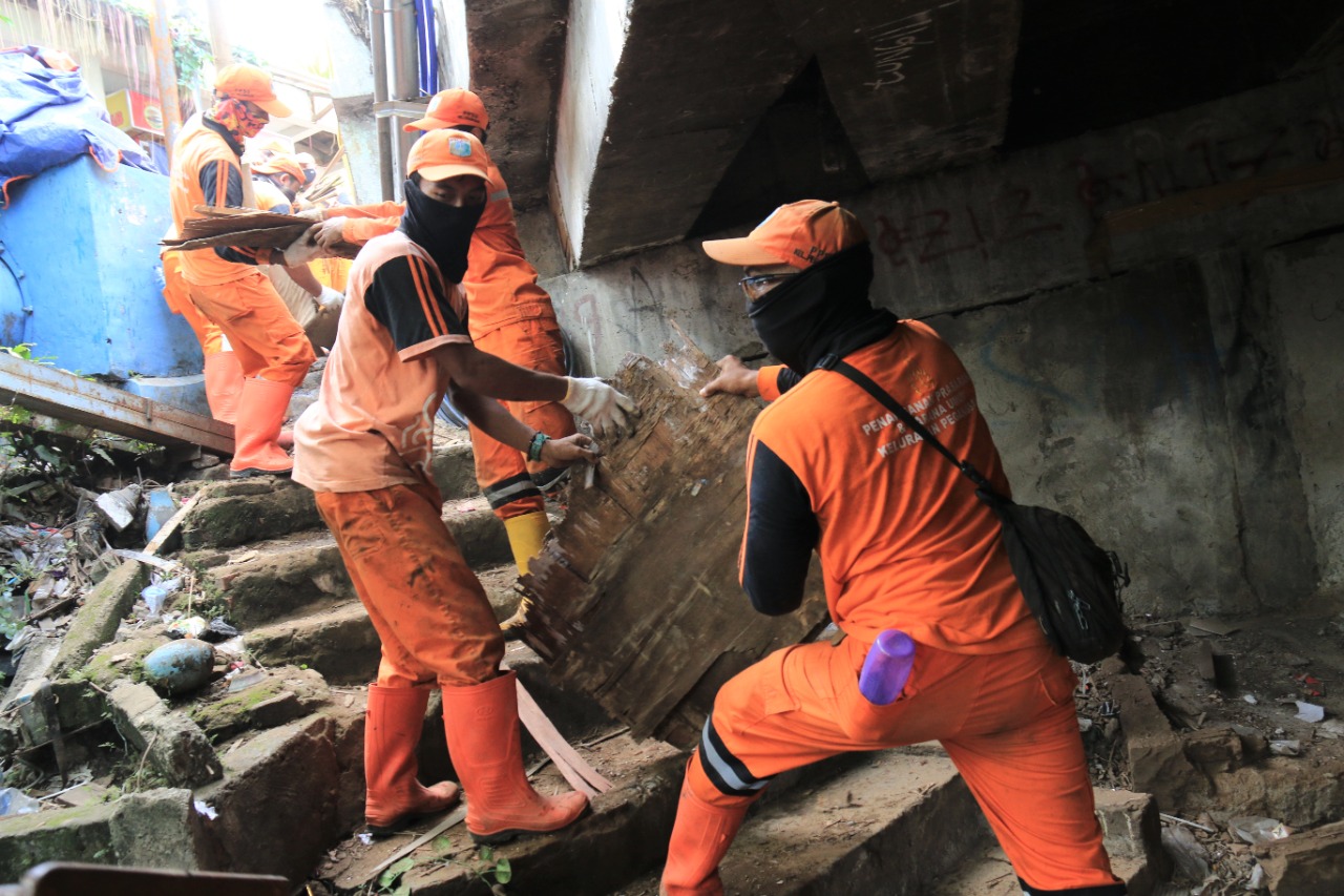 Tunawisma Dipindah Risma, Kolong Jembatan Pegangsaan Jadi Taman dan Ruang Interaksi