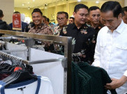 Presiden Sapa Pengunjung Mal di Makassar
