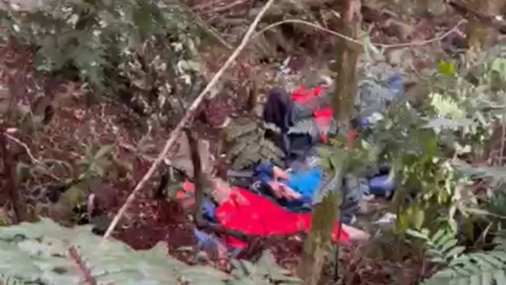 Ratusan Polisi Evakuasi Kapolda Jambi dan Rombongan di Tengah Cuaca Buruk