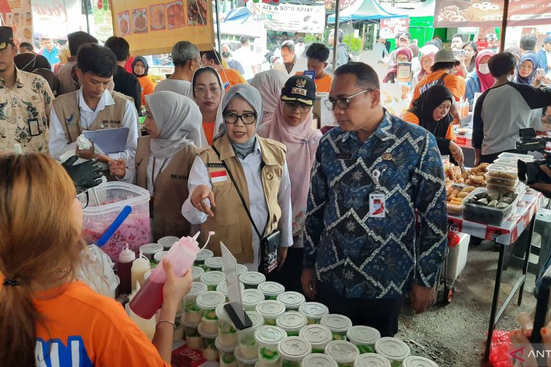 Kabar Buruk Buat Pemburu Takjil, Satu Sampel Bolu di Pasar Benhil Terbukti Pakai Bahan Cat Kayu