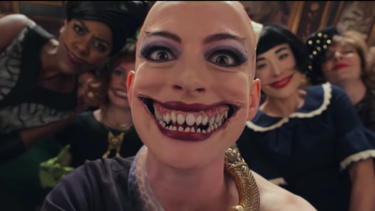 Transformasi Anne Hathaway Jadi Botak dan Bermulut Lebar