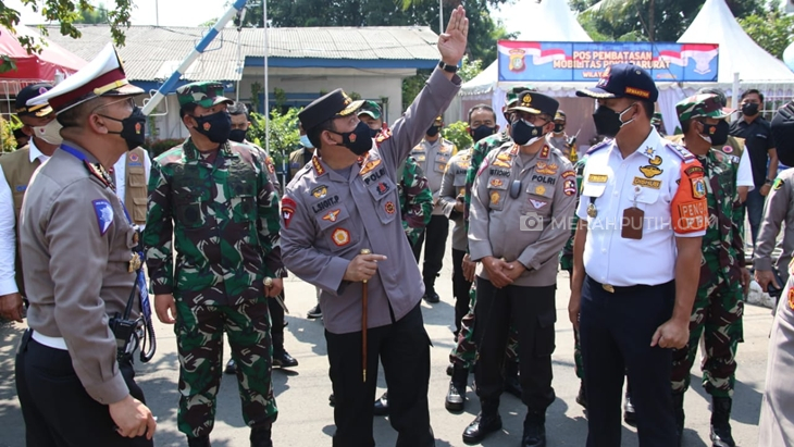Hari Pertama PPKM Darurat, Kapolri-Panglima TNI Tinjau Penyekatan hingga Vaksinasi