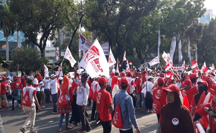  Ribuan Pendukung Jokowi Tumpah Ruah di Jalan Medan Merdeka