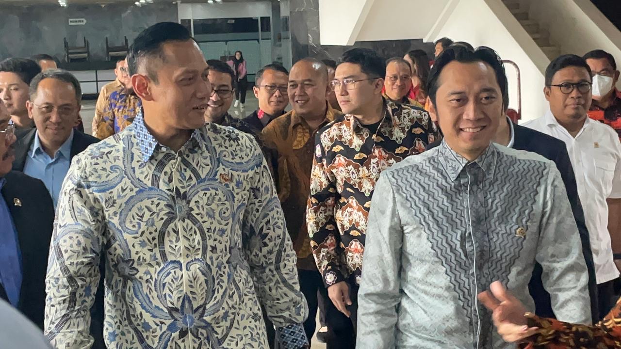 Ibas Kawal AHY Rapat Kerja Perdana Sebagai Menteri di Komisi II