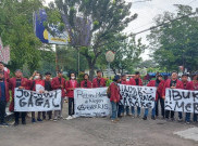 Minyak Goreng Mahal, Ratusan Mahasiswa Demo DPRD Solo