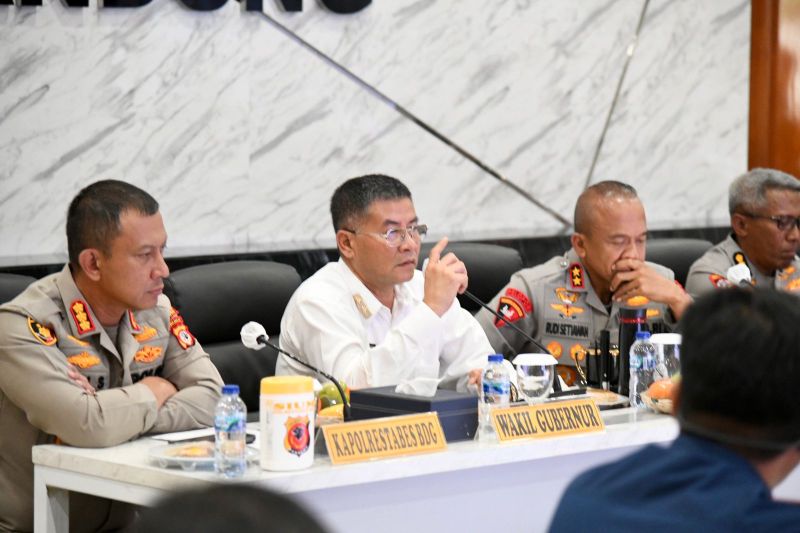 Cegah Penumpukan Suporter di GBLA, Wagub Jabar Instruksikan 27 Kabupaten/Kota Gelar Nobar Persib Vs Persija di Wilayahnya