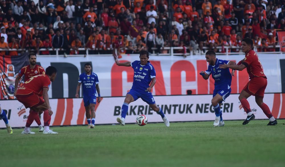 Persib Jalani 4 Kompetisi pada Musim 2026/2027, Skuad Akan Dipertebal