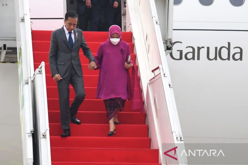 Presiden Jokowi dan Ibu Iriana Tiba di Tanah Air