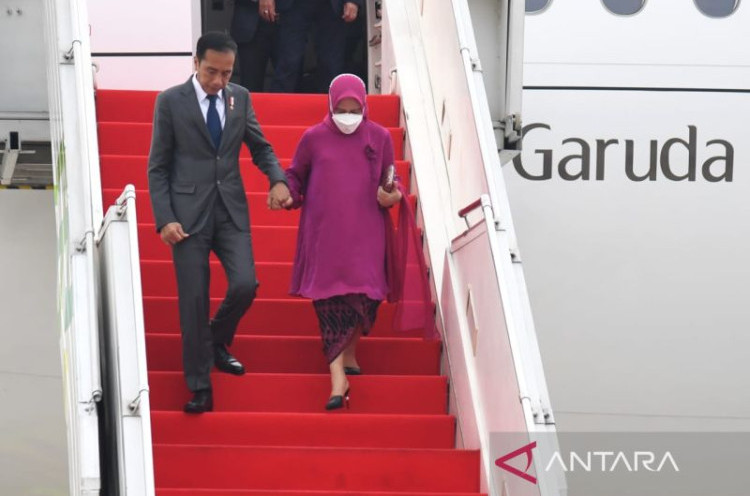 Presiden Jokowi dan Ibu Iriana Tiba di Tanah Air