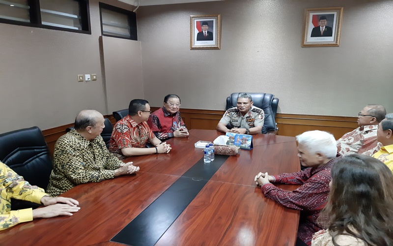 Para pengurus INTI berbincang-bincang dengan Asops Polri Martuani Sormin