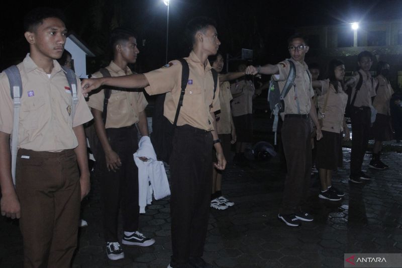 Kebijakan Masuk Sekolah Jam 5 Pagi di NTT Harus Dipertimbangkan Ulang