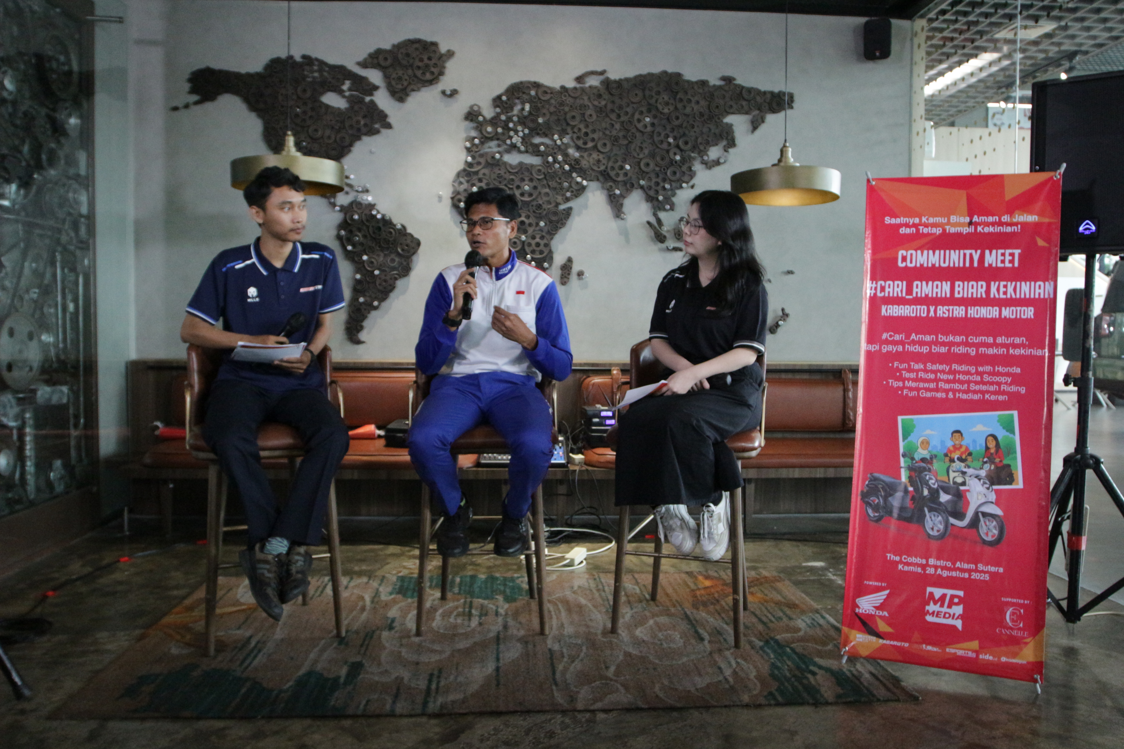 Head of Safety Riding Promotion PT Wahana Makmur Sejati, Agus Sani, saat hadir di community meet #Cari_Aman Biar Kekinian, Kamis (28/8)
