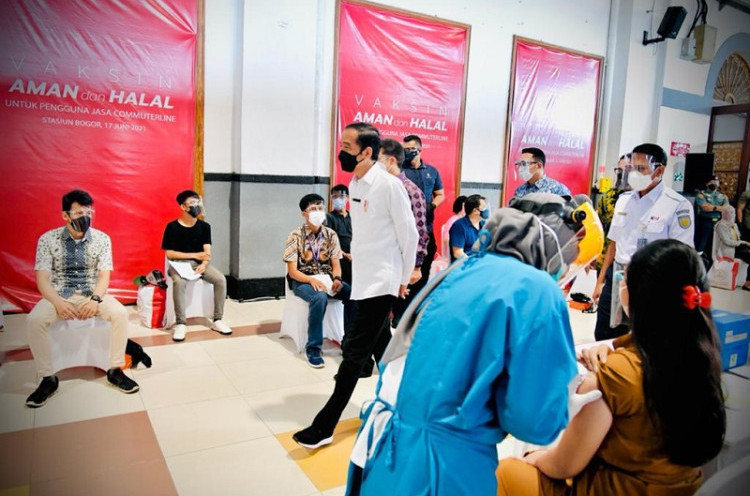 Jokowi Perintahkan Percepat Vaksinasi di Tempat dengan Mobilitas dan Interaksi Tinggi