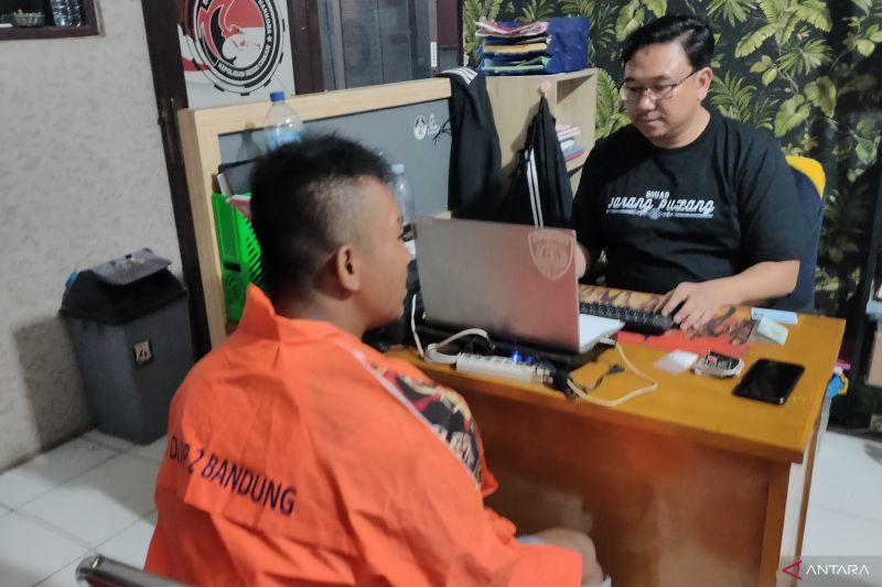 Pegawai KAI Terciduk Polisi Saat Ambil Paket Sabu dalam Bungkus Rokok