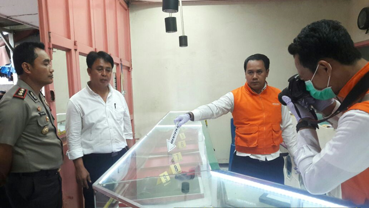 Komplotan Rampok Bersenjata Api Gasak Emas Senilai Rp 500 Juta
