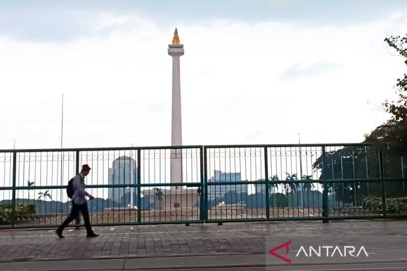 Sejumlah Kendaraan Diderek dan Jukir Liar Diamankan dalam Penertiban di Monas