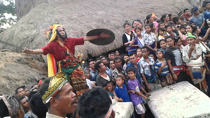 Sebuah Ritual dalam acara Wulla Poddu. (Foto/Screen Shoot YouTube)