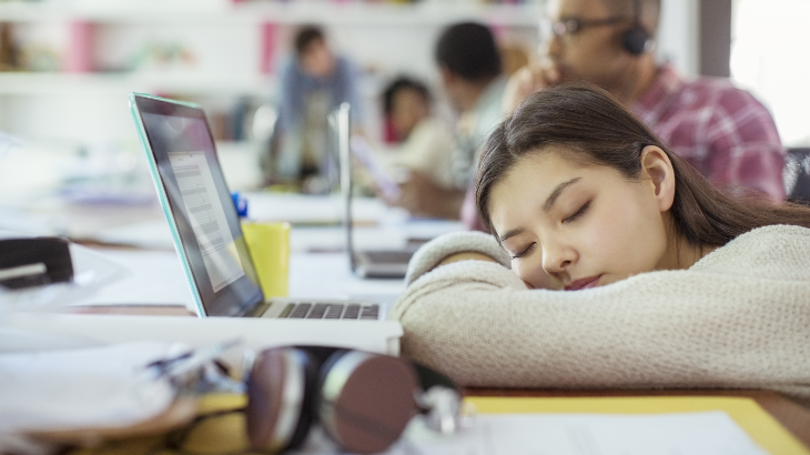Sulit Bergaul? Berarti Anda Kurang Tidur
