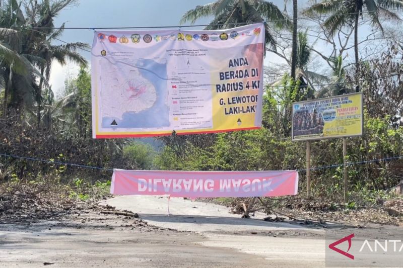  Desa-Desa Korban Erupsi Lewotobi Dipasangi Tulisan Dilarang Masuk