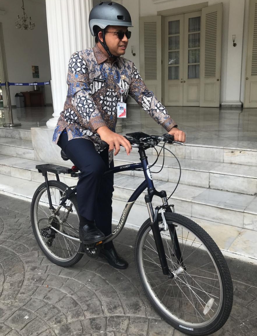 Anies pakai sepeda. Foto: MP/Asropih