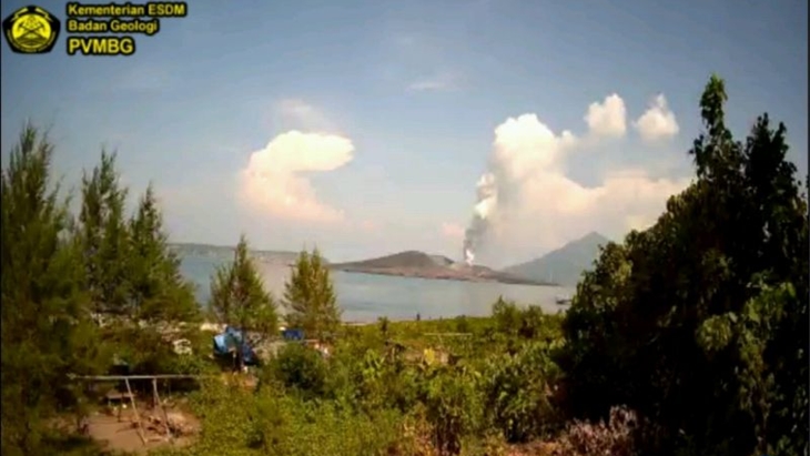 Gunung Anak Krakatau Alami Letusan Abu Setinggi 500 meter