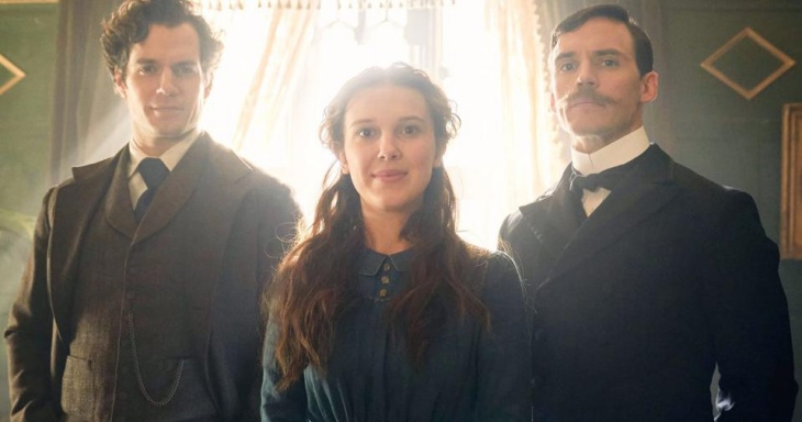 Enola lebih dekat dengan Sherlock dalam film. (Foto Forbes)