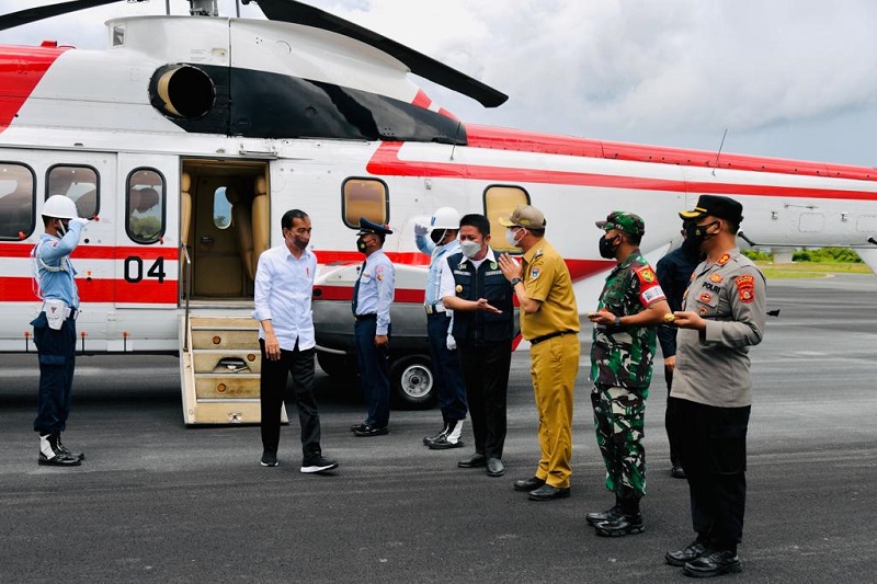 Jokowi Klaim Pandemi Melandai Ditandai Jalan Macet dan Pasar yang Ramai