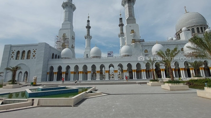 Masjid Raya Sheikh Zayed di Kelurahan Gilingan, Kecamatan Banjarsari, Solo, Jawa Tengah. (MP/Ismail)