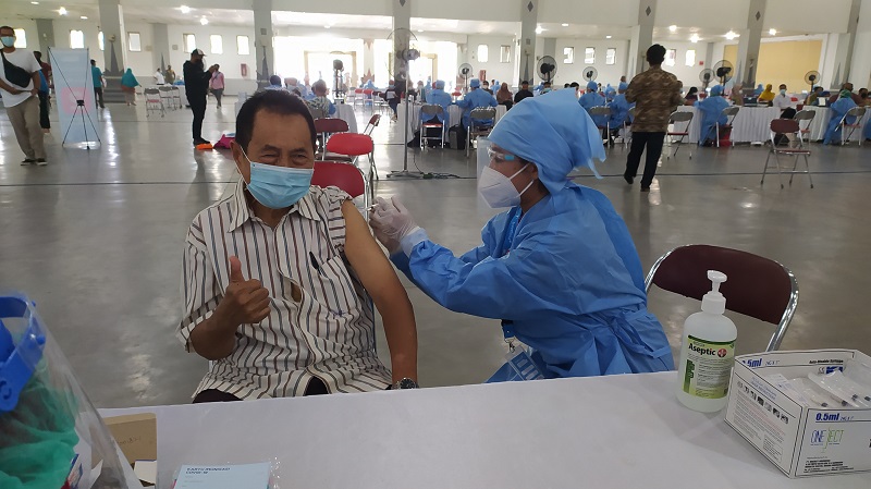 Vaksinasi. (Foto: Teresa Ika)