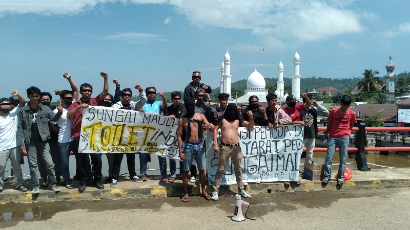 Warga Protes Pembuangan Limbah PT CLM